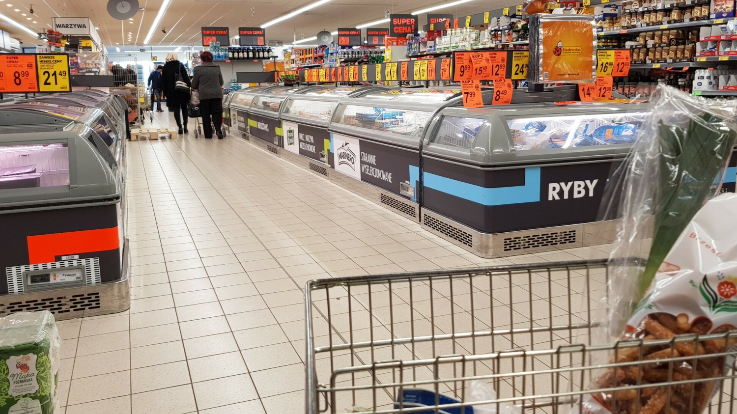 Skąd są ryby z Biedronki? Klienci na to rzadko patrzą
