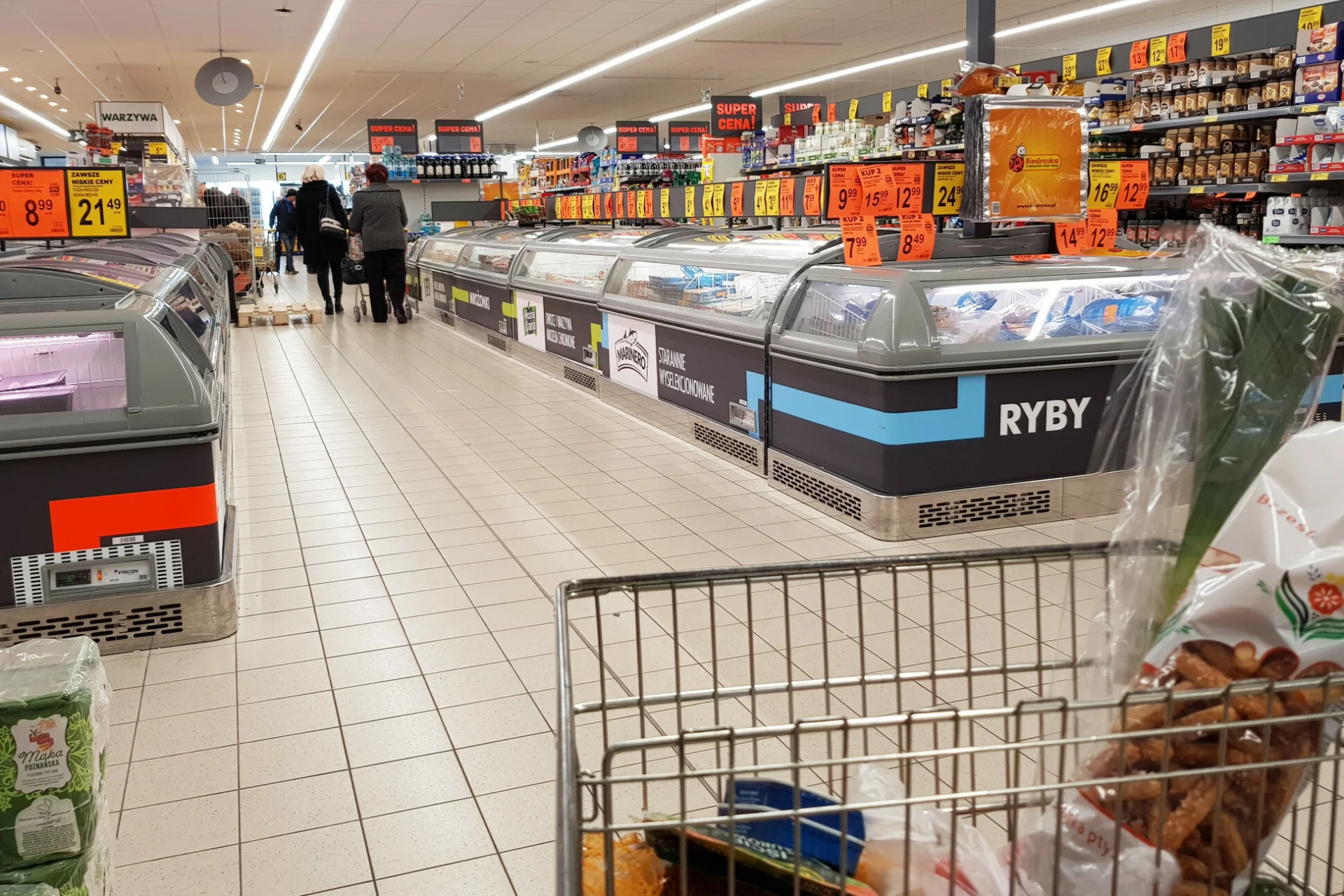 Skąd są ryby z Biedronki? Klienci na to rzadko patrzą