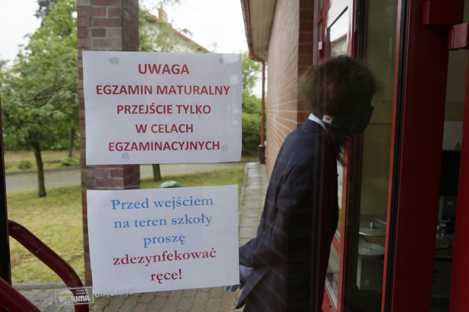 Centralna Komisja Egzaminacyjna skierowała do prokuratury sprawę przecieków tematów maturalnych podczas tegorocznego egzaminu z języka polskiego. Matura 2020 z polskiego: Przecieki tematów zgłoszone przez CKE do prokuratury.