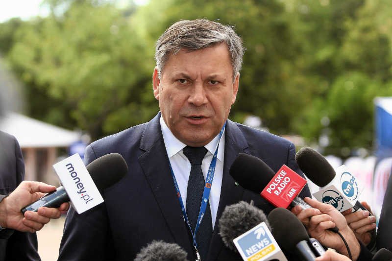 Nad Januszem Piechocińskim zbierają się czarne chmury.