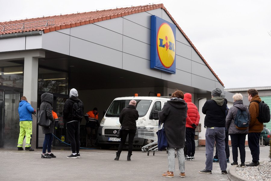 Tłumy ludzi ruszyło na zakupy świąteczne