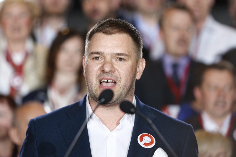 Tomasz Karolak i jego teatr są w poważnych tarapatach.