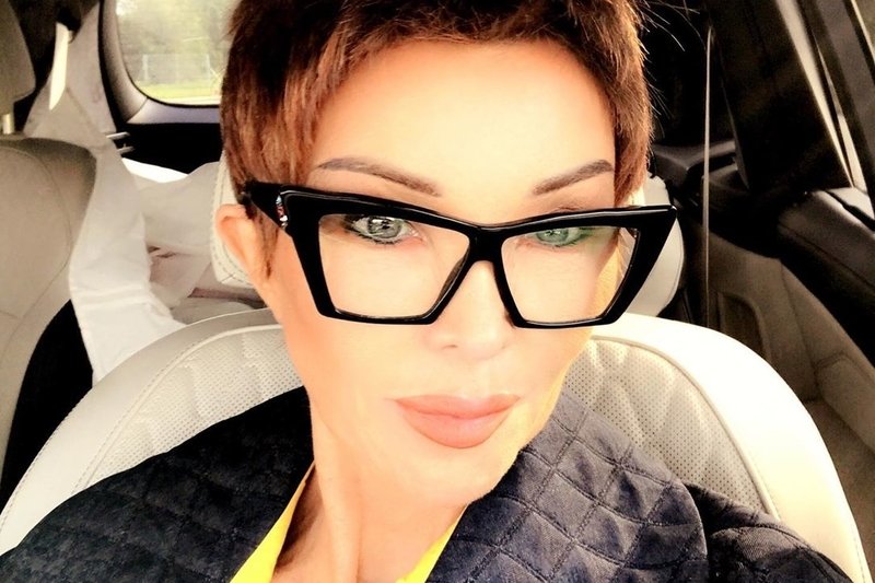 Projektantka miała opuchniętą twarz przez chorobę.