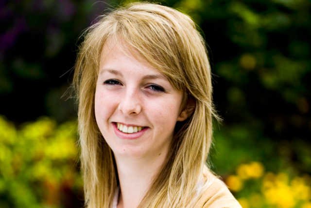 19-letnia Brytyjka Abigail Gibbs, autorka książki "Mroczna Bohaterka. Kolacja z wampirem", dzięki której została milionerką.