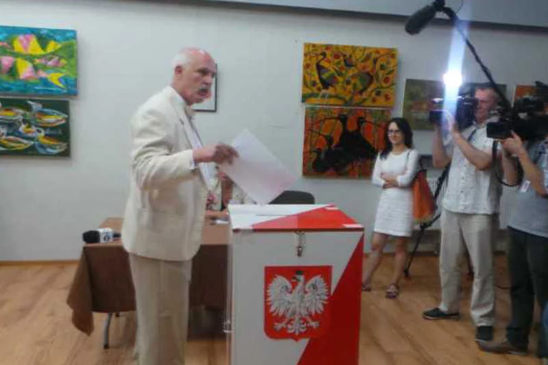 Janusz Korwin-Mikke i liderzy innych partii już zagłosowali w wyborach do Parlamentu Europejskiego