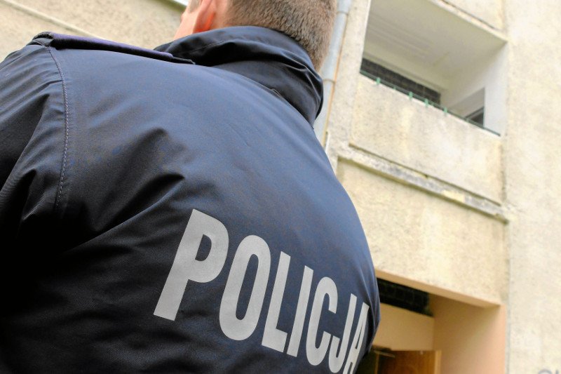 Nastolatkowie zostali zatrzymani przez policję po tym, jak dziewczyna przyszła z martwym dzieckiem do szpitala.