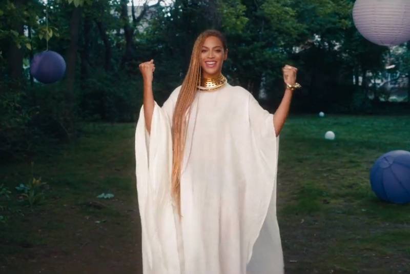 Beyonce Knowles wystąpiła gościnnie na płycie Michelle Williams i zaśpiewała piosenkę gospel o Jezusie