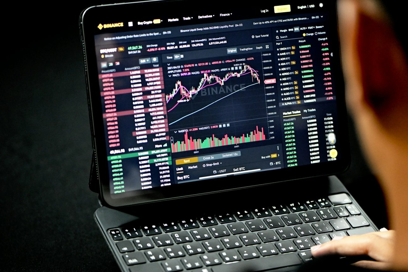 Dwukrotnie więcej niż rok wcześniej. W internecie rośnie liczba oszustw na fałszywe inwestycje