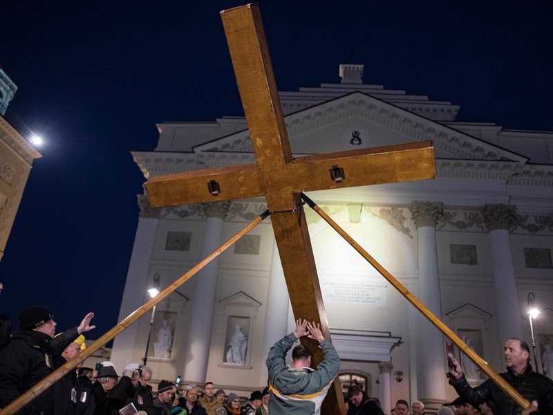 W jednej z warszawskich parafii ksiądz wygłosił bardzo upolitycznioną homilię.