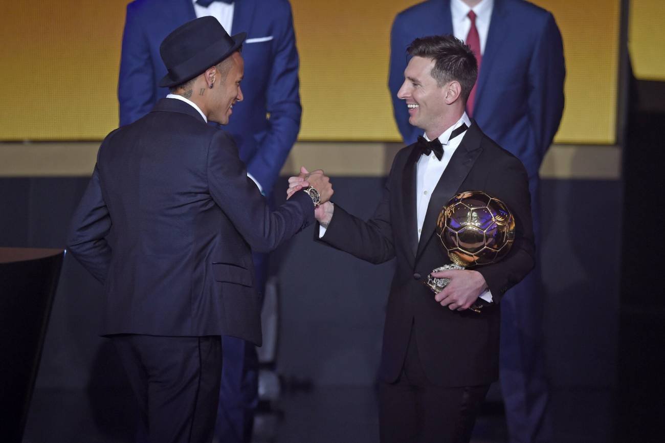 Lionel Messi podpisał we wtorek kontrakt z Paris-Saint Germain.