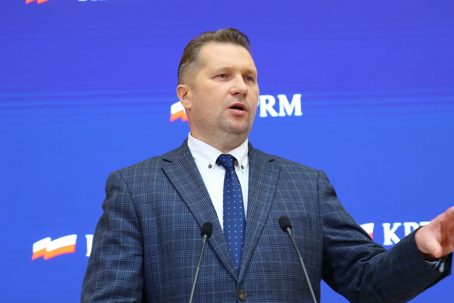 Przemysław Czarnek wdał się w dyskusję z dziennikarzem TVN24 o ocenianiu dzieci z Ukrainy w szkołach.