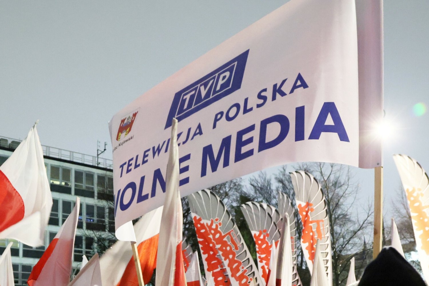 PiS zwołuje posiedzenie w TVP. Nowe władze mocno reagują.
