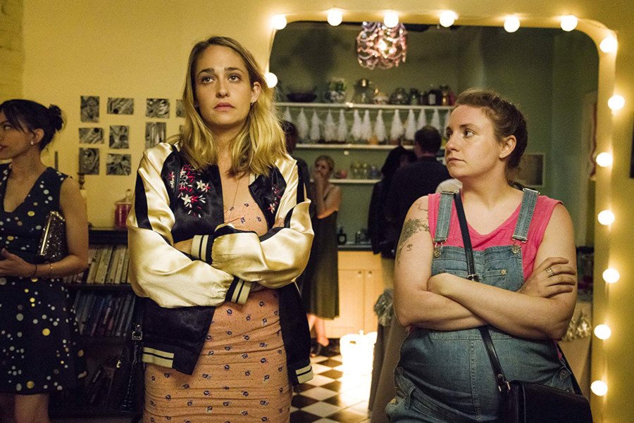 Nazywanie kobiet przez mężczyzn "dziewczynami" może być w złym tonie, co innego, kiedy kobiety same zwracają się tak do swoich przyjaciółek