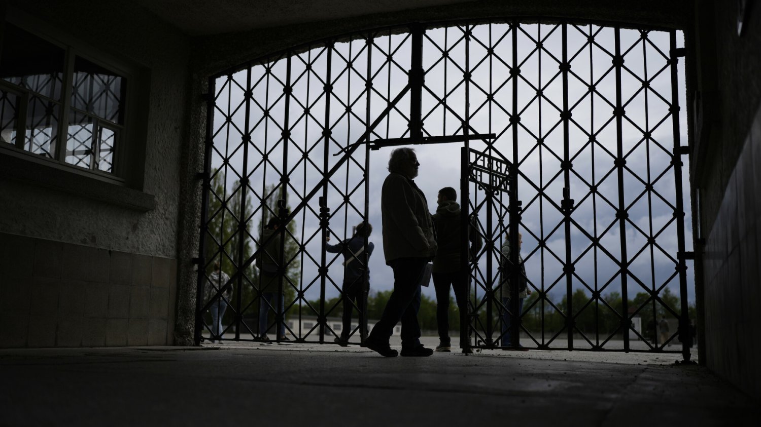 Polski napis "Nigdy więcej" w Dachau. Sprawa nabiera tempa.