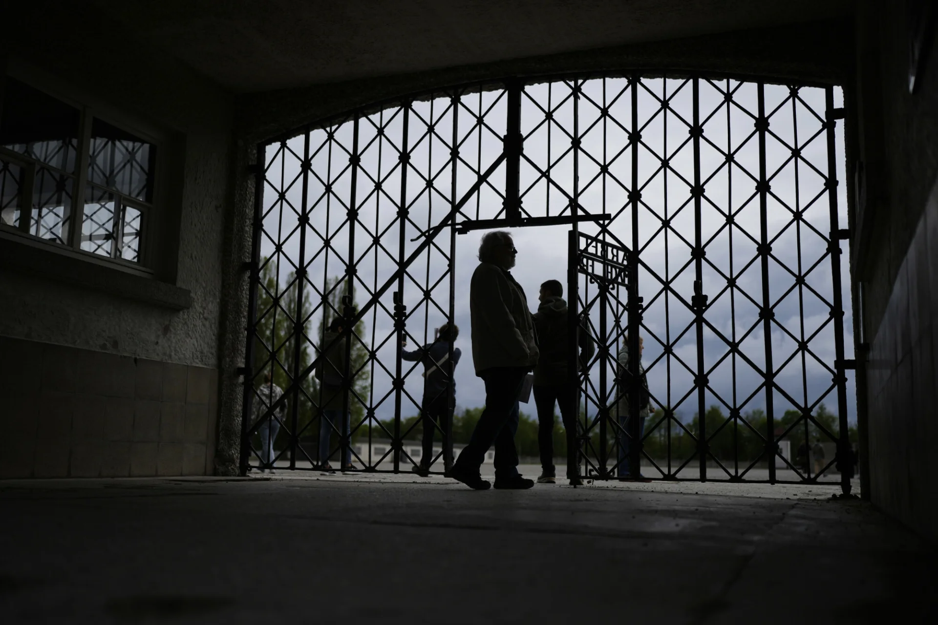 Polski napis "Nigdy więcej" w Dachau. Sprawa nabiera tempa.