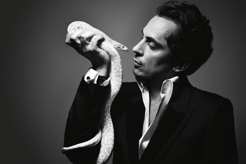 Kusiciel? Na pewno wobec zapachów Kiliana Hennessy nie da się przejść obojętnie.