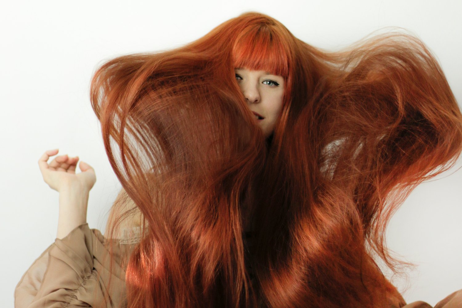 Jak radzić sobie z włosami zimą? Radzi popularyzatorka włosingu Agnieszka Niedziałek