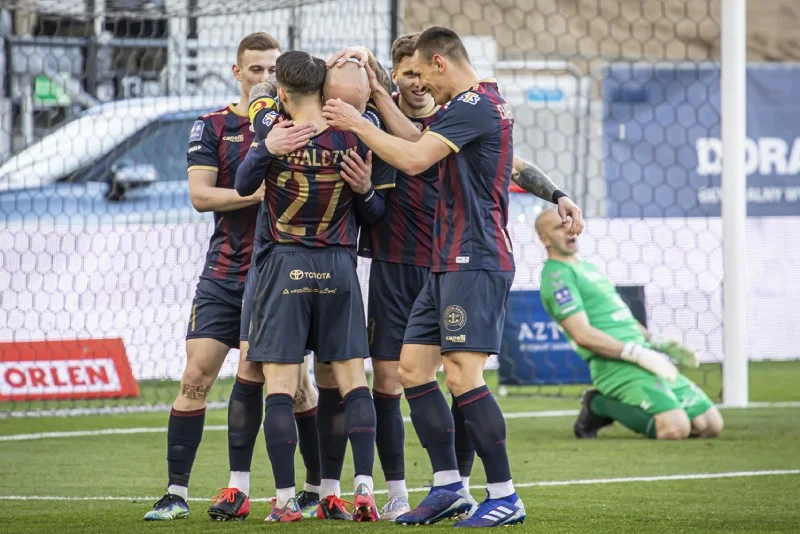 Ekstraklasa. Zwycięstwa Rakowa i Pogoni.