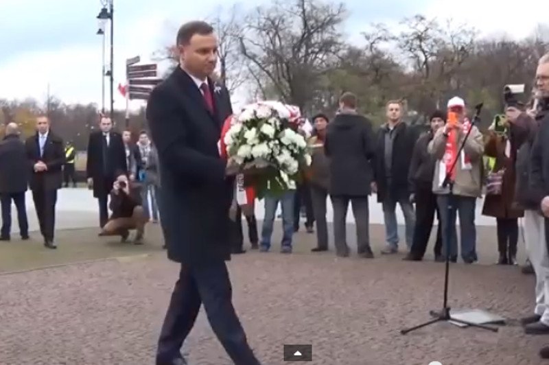 Za udostępnienie tego filmiku na Facebooku, nastolatek z Nowego Sącza miał pobudkę w iście "wojskowym stylu".