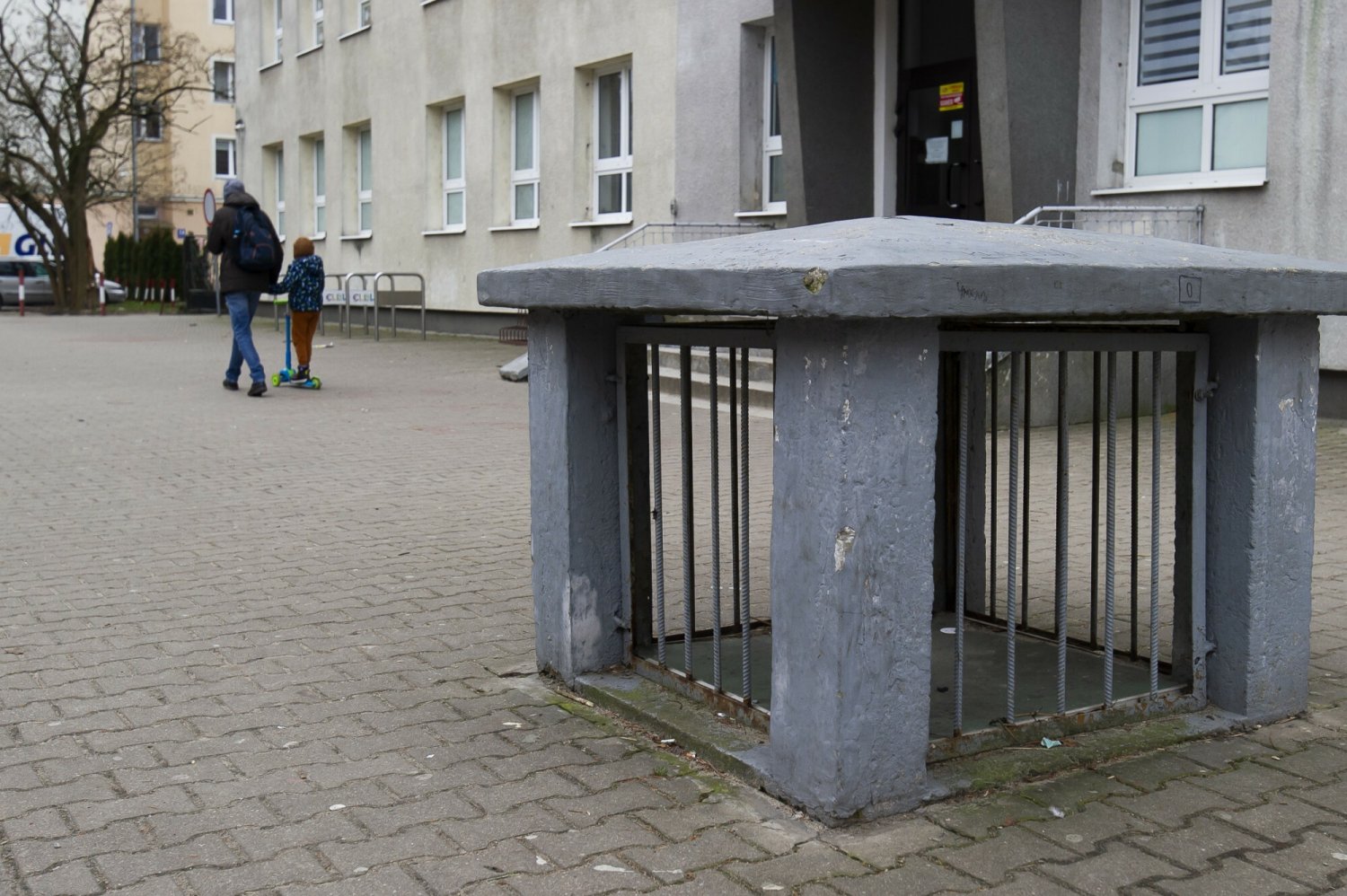 Tak wygląda wyjście ewakuacyjne ze starego schronu przeciwatomowego w Elblągu.