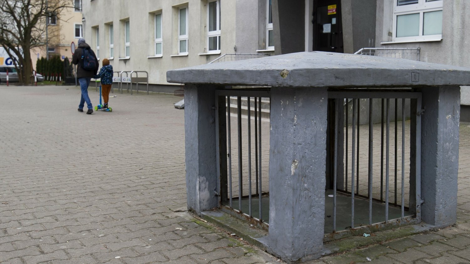 Tak wygląda wyjście ewakuacyjne ze starego schronu przeciwatomowego w Elblągu.