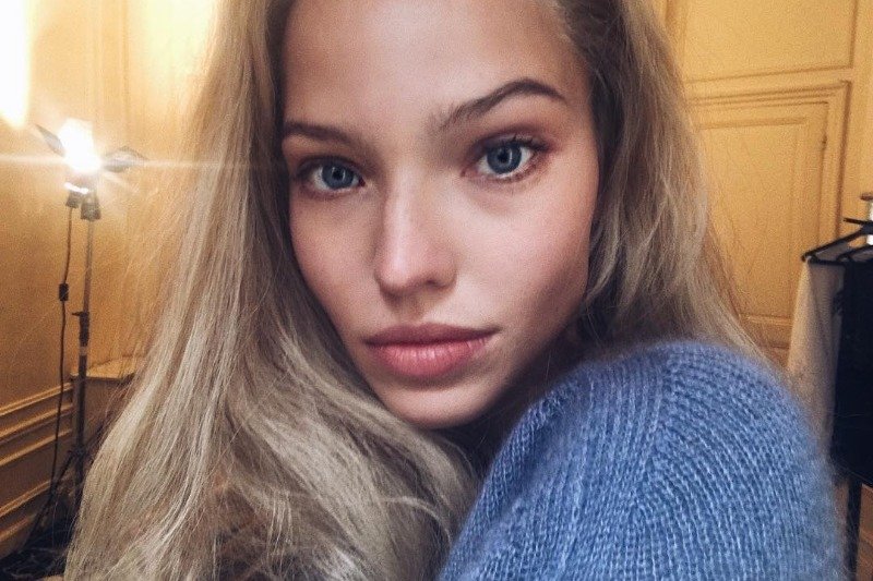 Usta w kolorze nude są ponadczasowe