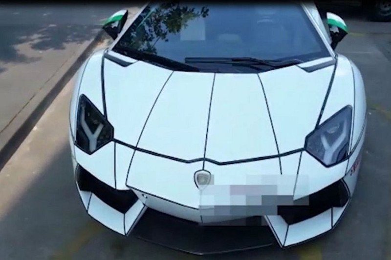 Lamborghini trafiło na razie na policyjny parking.