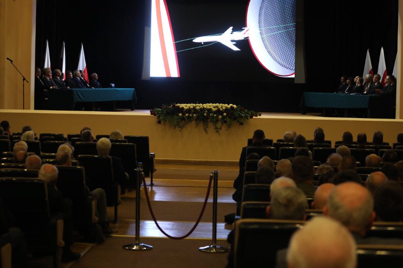 Podkomisja smoleńska pokazała swój film o przyczynach katastrofy smoleńskiej 10 kwietnia.