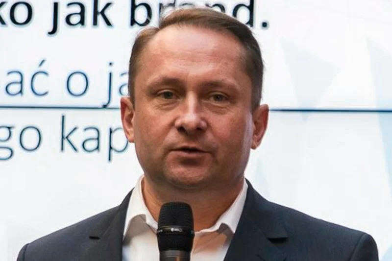 Kamil Durczok wysunął na Twitterze mocną tezę odnośnie wewnętrznych sondaży PiS.