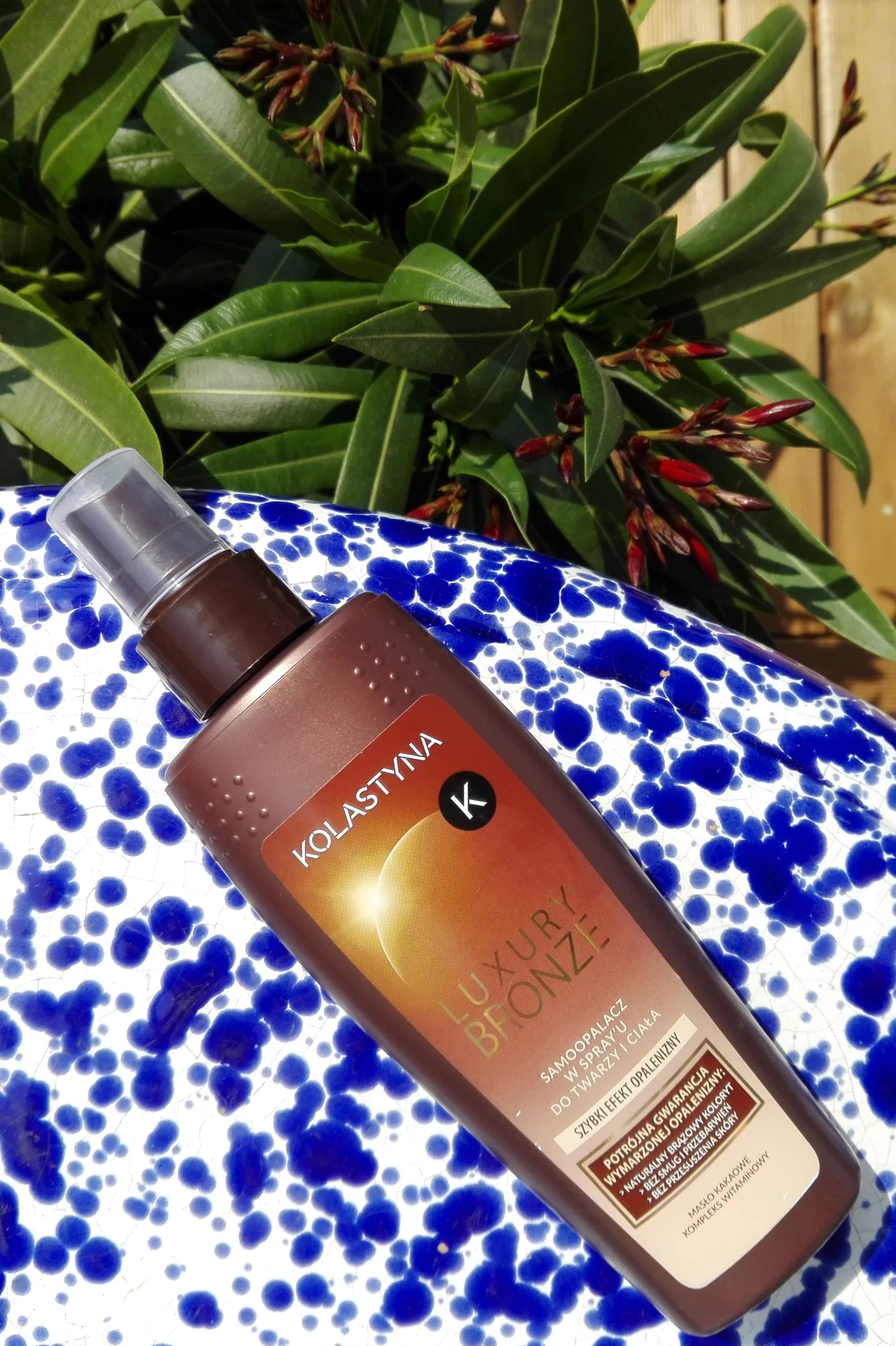 Luxury Bronze samoopalacz w spray'u, Kolastyna