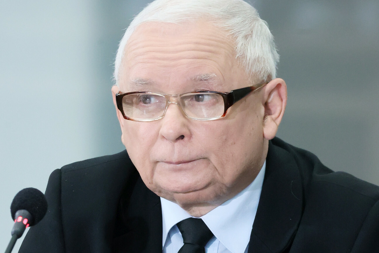 Posłowie PiS robią wszystko, by Kaczyński nie zeznał ani słowa. Był problem z przysięgą.