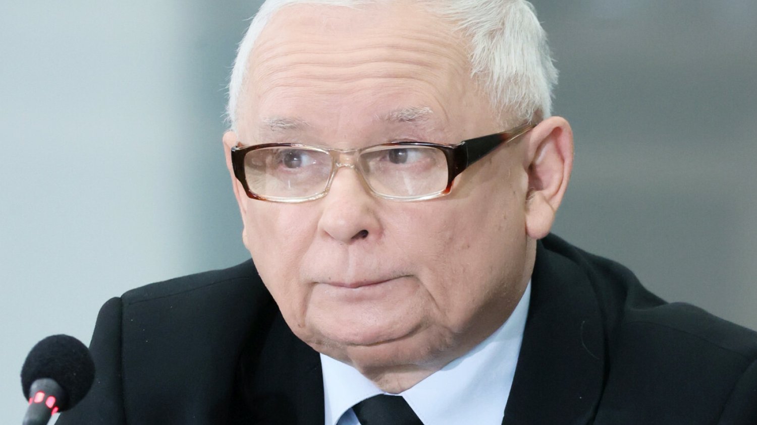 Posłowie PiS robią wszystko, by Kaczyński nie zeznał ani słowa. Był problem z przysięgą.