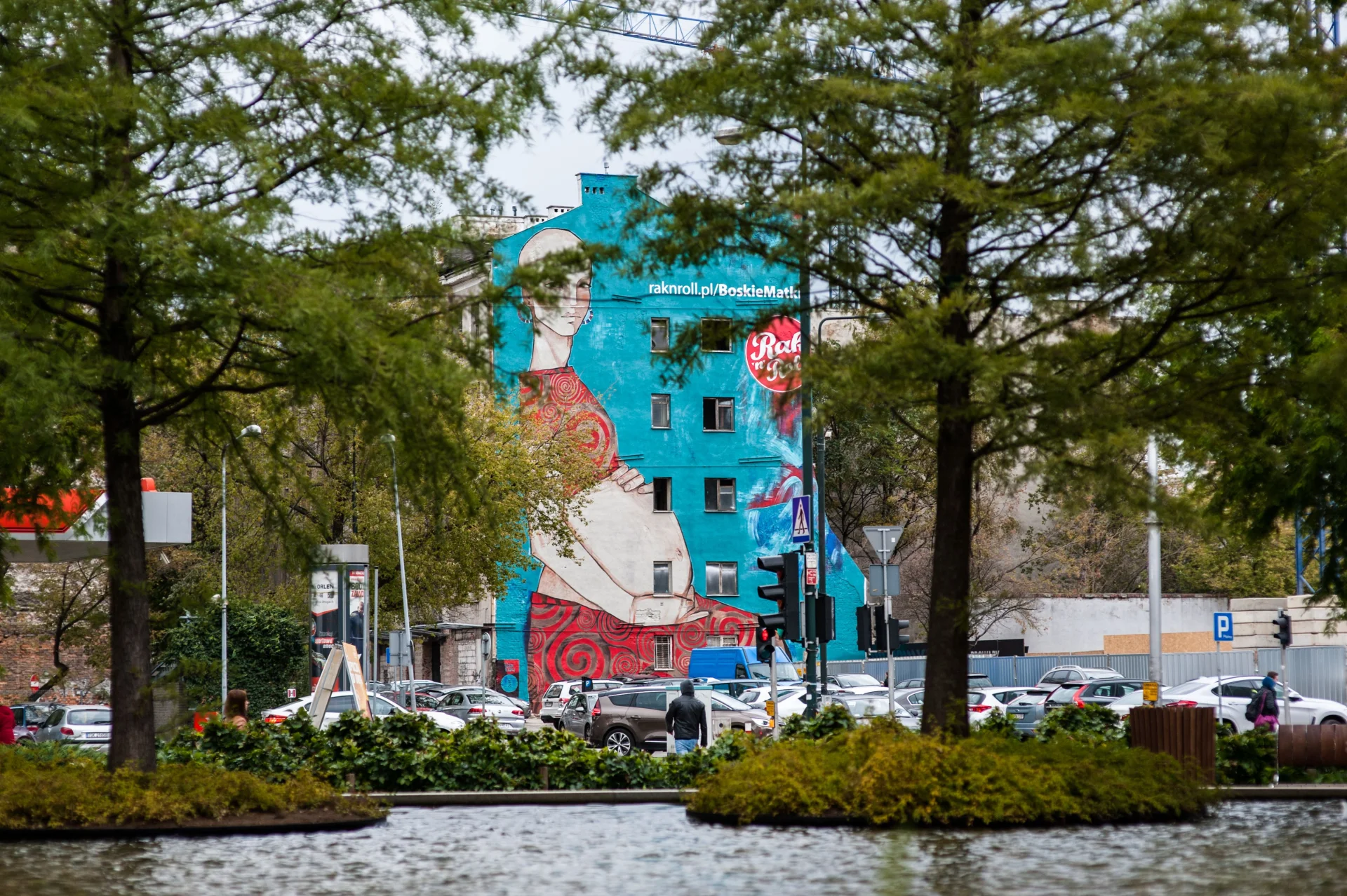 Boska Matka, mural na warszawskiej Woli