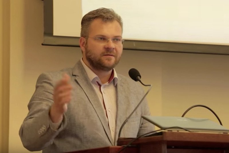 Polska żyje sprawą znęcania się nad żoną przez radnego Rafała Piaseckiego.