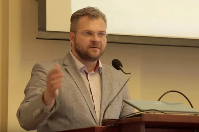 Polska żyje sprawą znęcania się nad żoną przez radnego Rafała Piaseckiego.