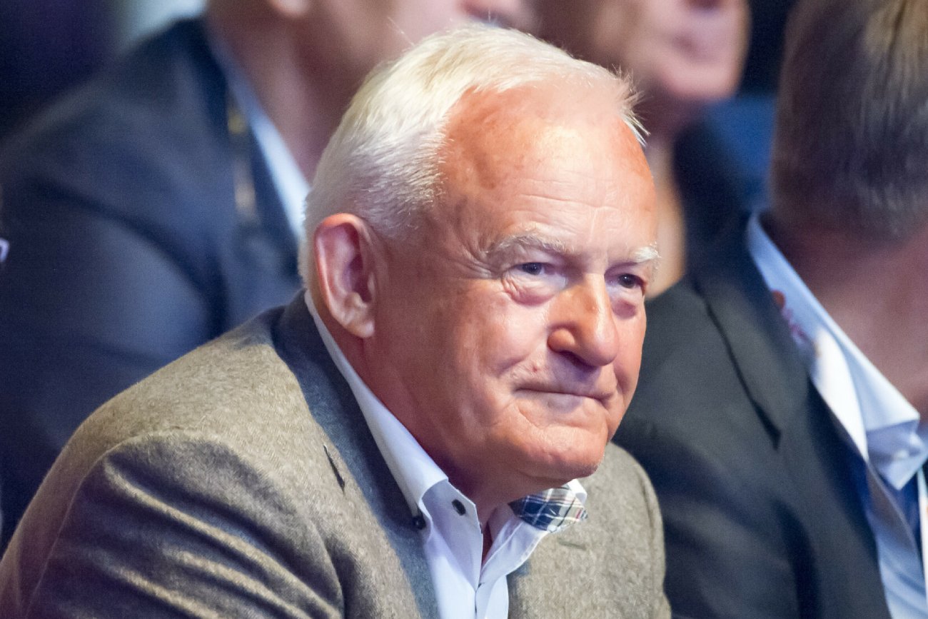 Miller mówi o Tusku, że "jest sam" i krytykuje opozycję za "pomoc rządowi"