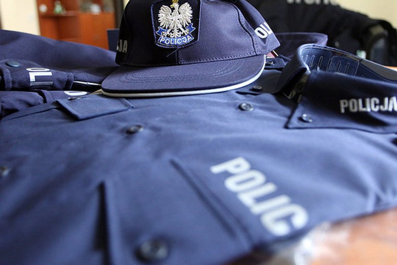 25-letnia kobieta obawiała się, że nie wyjdzie żywa z komendy policji. Funkcjonariusz na służbie miał zgwałcić ją w toalecie.