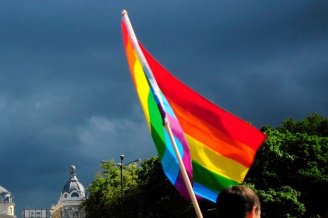 WHO zachęca mężczyzn, którzy uprawiają seks z mężczyznami, do profilaktycznego przyjmowania leków antyretrowirusowych