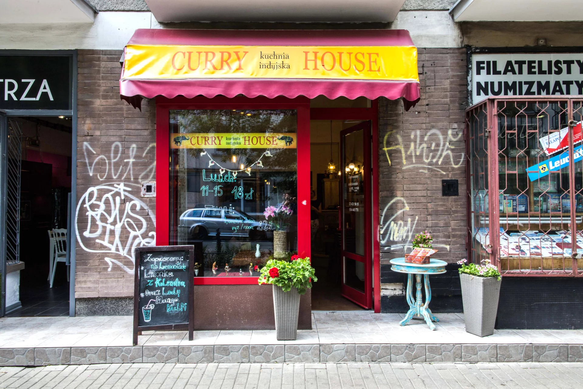 Curry House na Hożej.