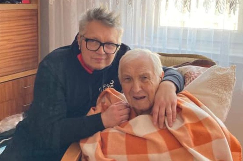 Ojciec Muńka Staszczyka "cudem przeżył koronawirusa".