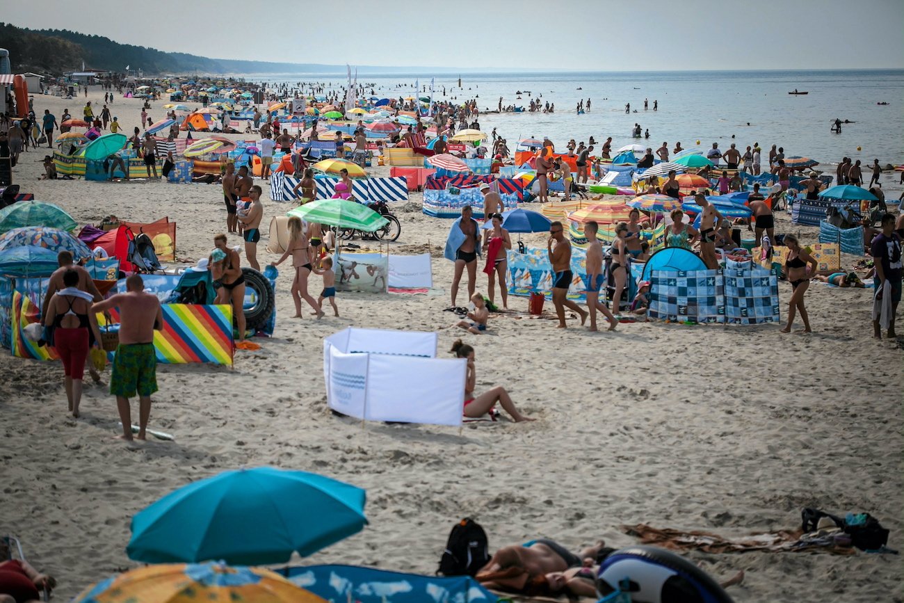 Internauci zjadliwie komentują niedoszły nieszczęśliwy wypadek z udziałem dwóch dziewczynek wypoczywających w Krynicy Morskiej. Internauci zjadliwie komentują niedoszły nieszczęśliwy wypadek z udziałem dwóch dziewczynek wypoczywających w Krynicy Morskiej.