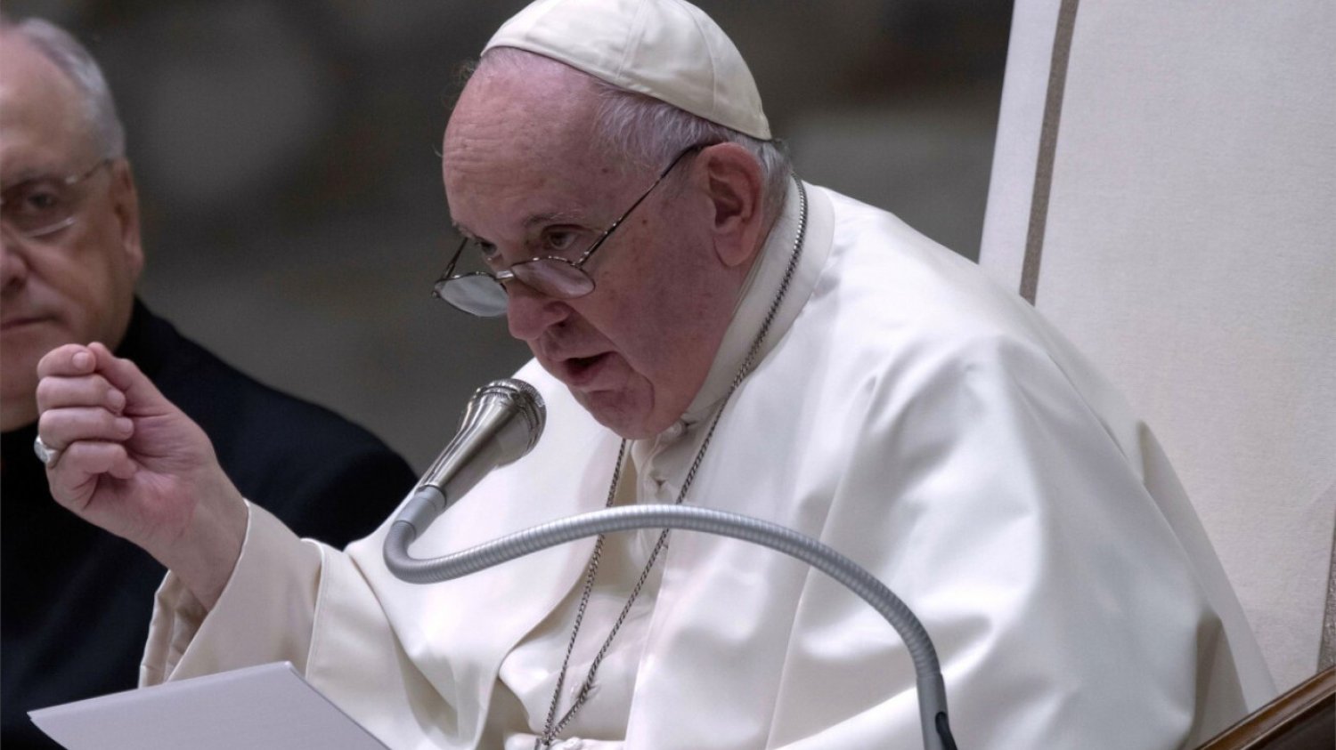 Papież Franciszek: Kościół jest gotowy, aby zrewidować tysiącletnią praktykę celibatu wśród księży