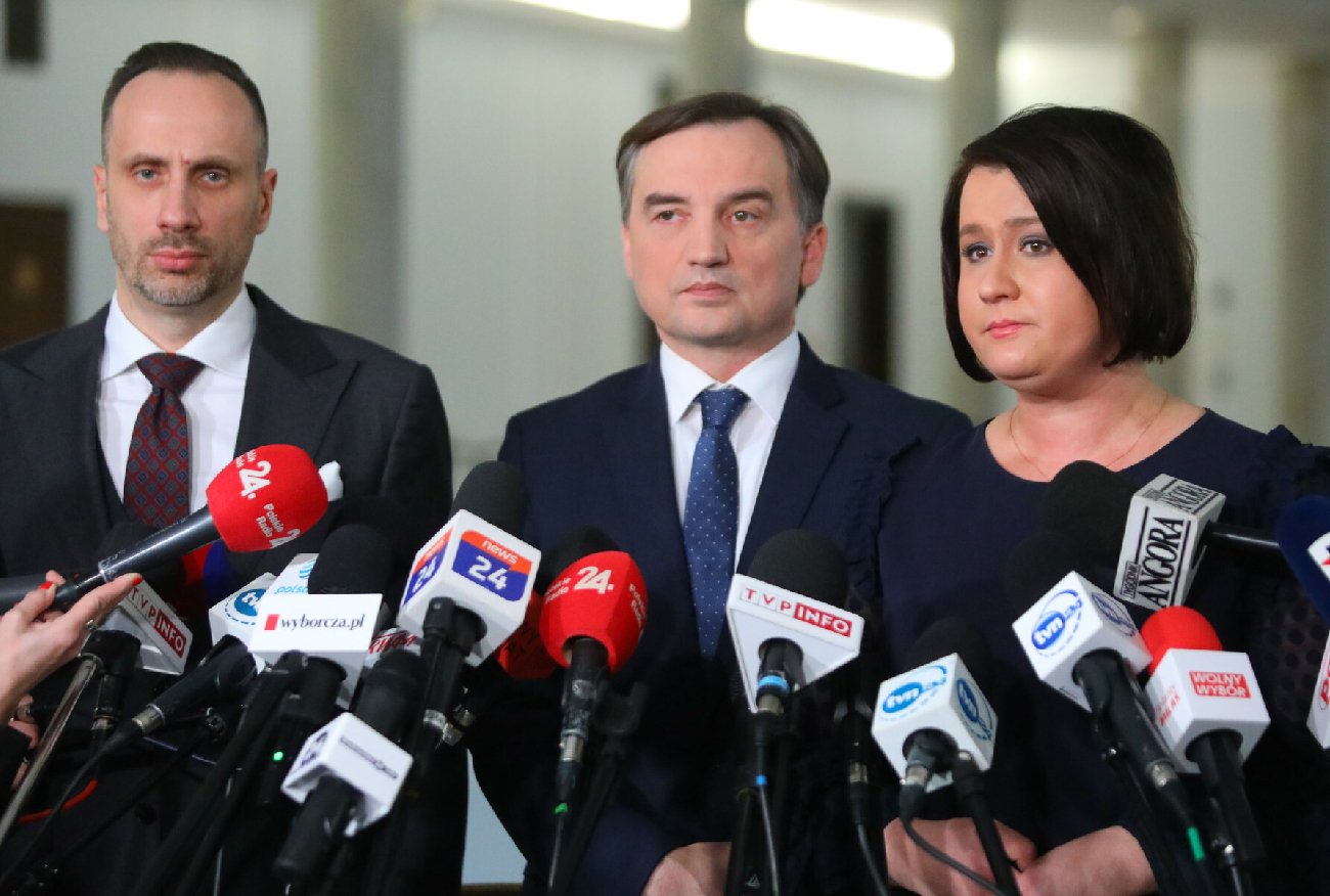 Nie ma wyjątku nawet dla Holeckiej. Ban TVP dla Ziobry i Solidarnej Polski.