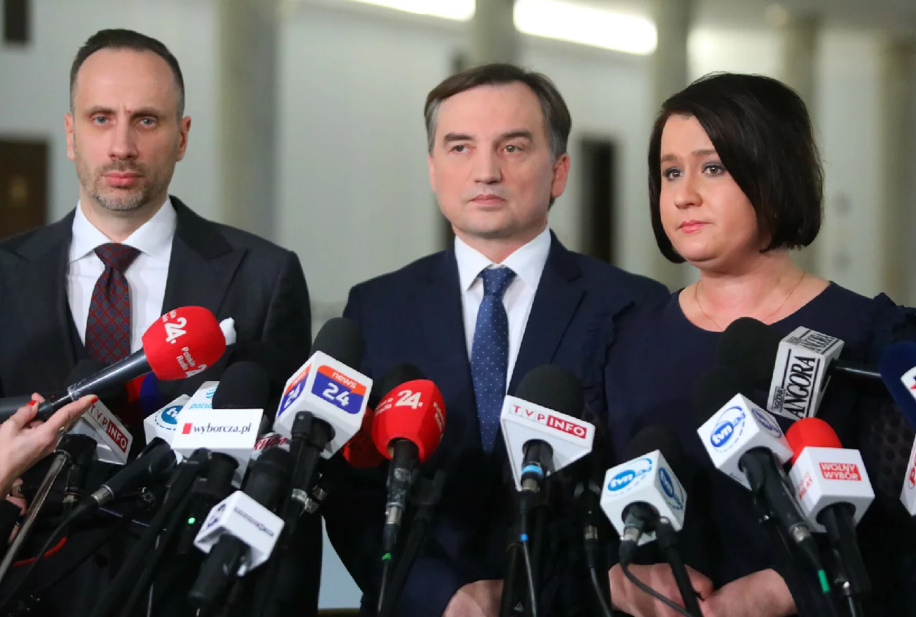 Nie ma wyjątku nawet dla Holeckiej. Ban TVP dla Ziobry i Solidarnej Polski.