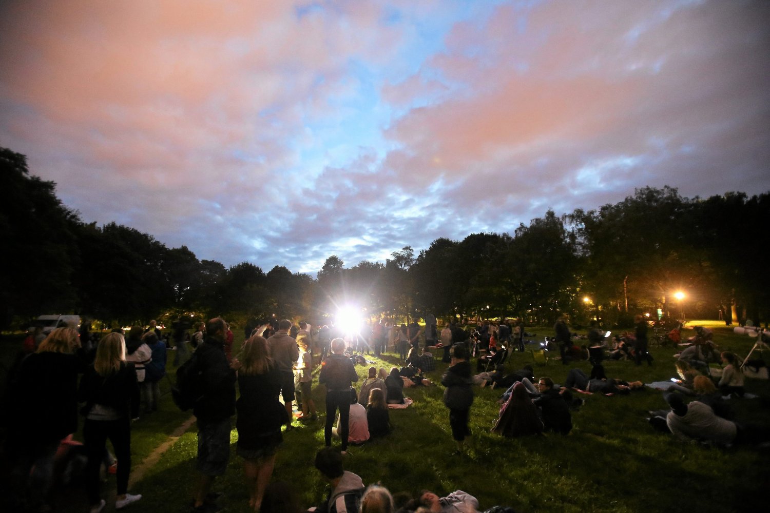 Na tę noc fani kosmosu czekają cały rok. Już dziś na niebie zobaczymy setki "spadających gwiazd"
