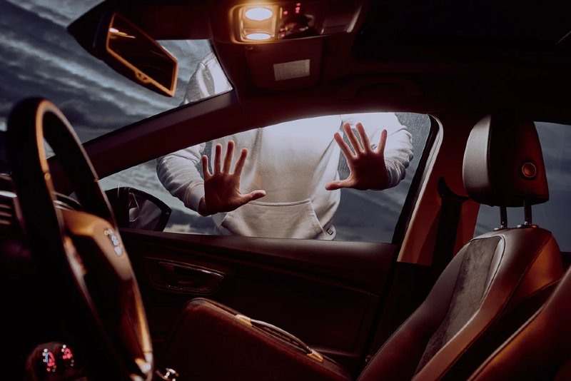 Jeśli kierowca chce uniknąć dodatkowych stresów warto, by dokupił do ubezpieczenia AC lub pakietu OC+AC specjalny dodatek, który zaoferuje pomoc po kradzieży pojazdu.