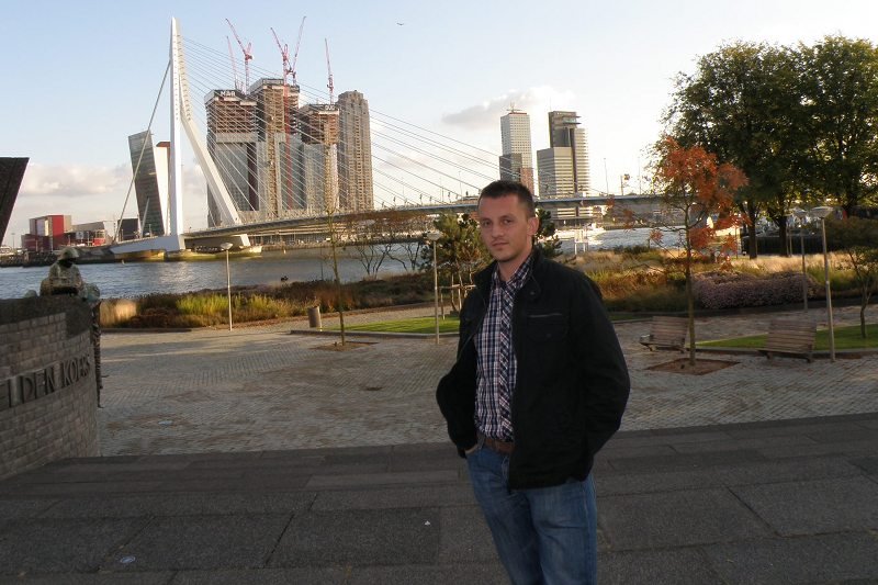 Co robić w czasie studiów? Polecieć na Alaskę i łowić łososie. "Grizli chodziły 5 metrów ode mnie". [Wywiad]