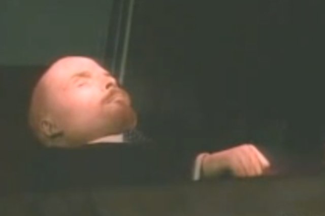 Mumia Włodzimierza Lenina zostanie zabalsamowana i ubrana w nowy garnitur