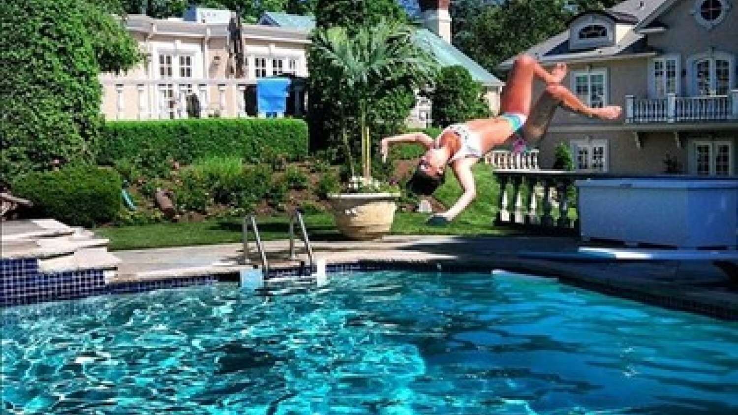 Backflip. Haahha! by cheriex0