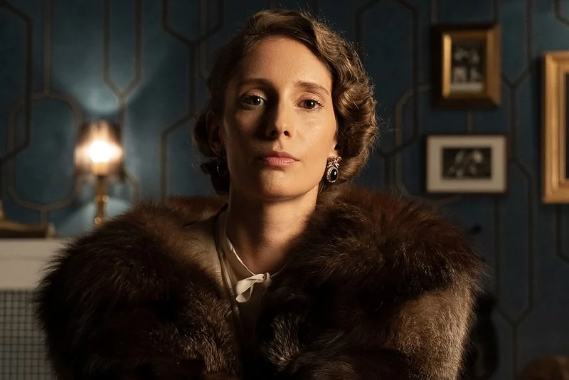 Emilia Szapiro (Aleksandra Pisula), bohaterka serialu "CANAL+", z zawodu nauczycielka